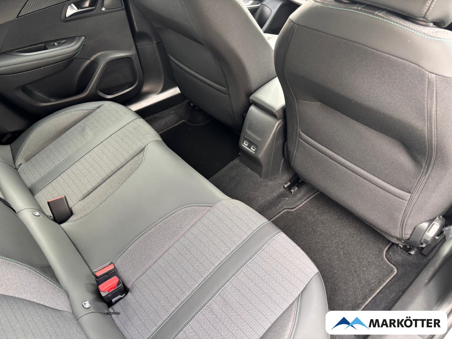 Fahrzeugabbildung Peugeot 2008 Allure 1.2 PureTech 130 CAM/SHZ/GRIP/TEMP