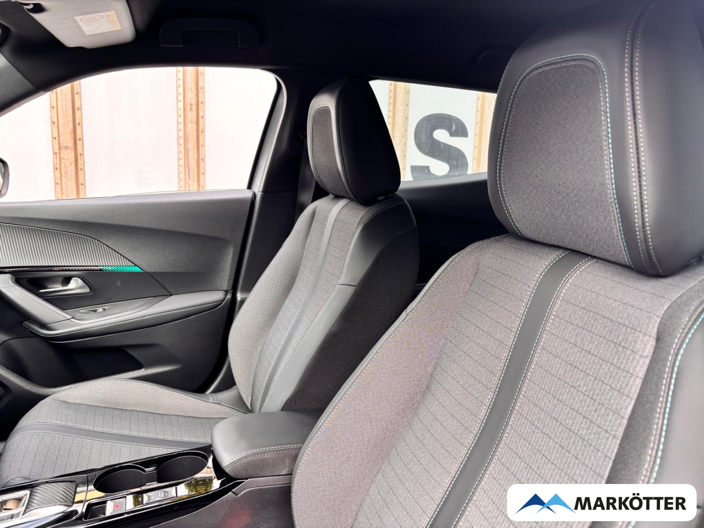 Fahrzeugabbildung Peugeot 2008 Allure 1.2 PureTech 130 CAM/SHZ/GRIP/TEMP