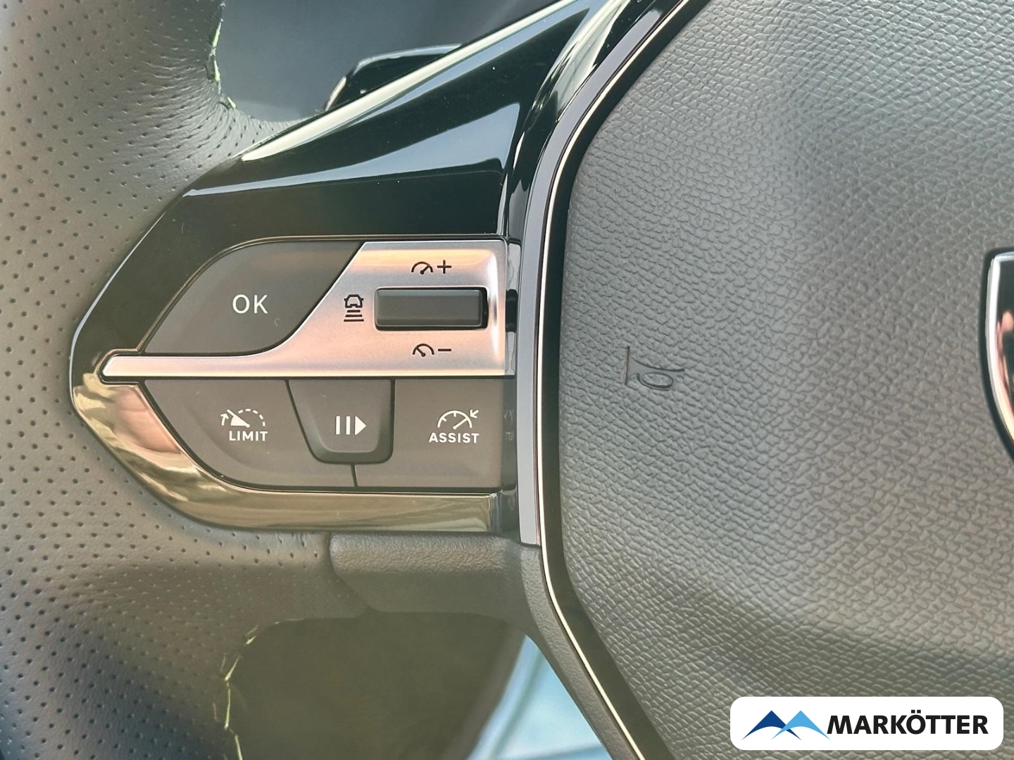 Fahrzeugabbildung Peugeot 308 SW MHEV 145 GT 360°/ACC/Massage/Memory