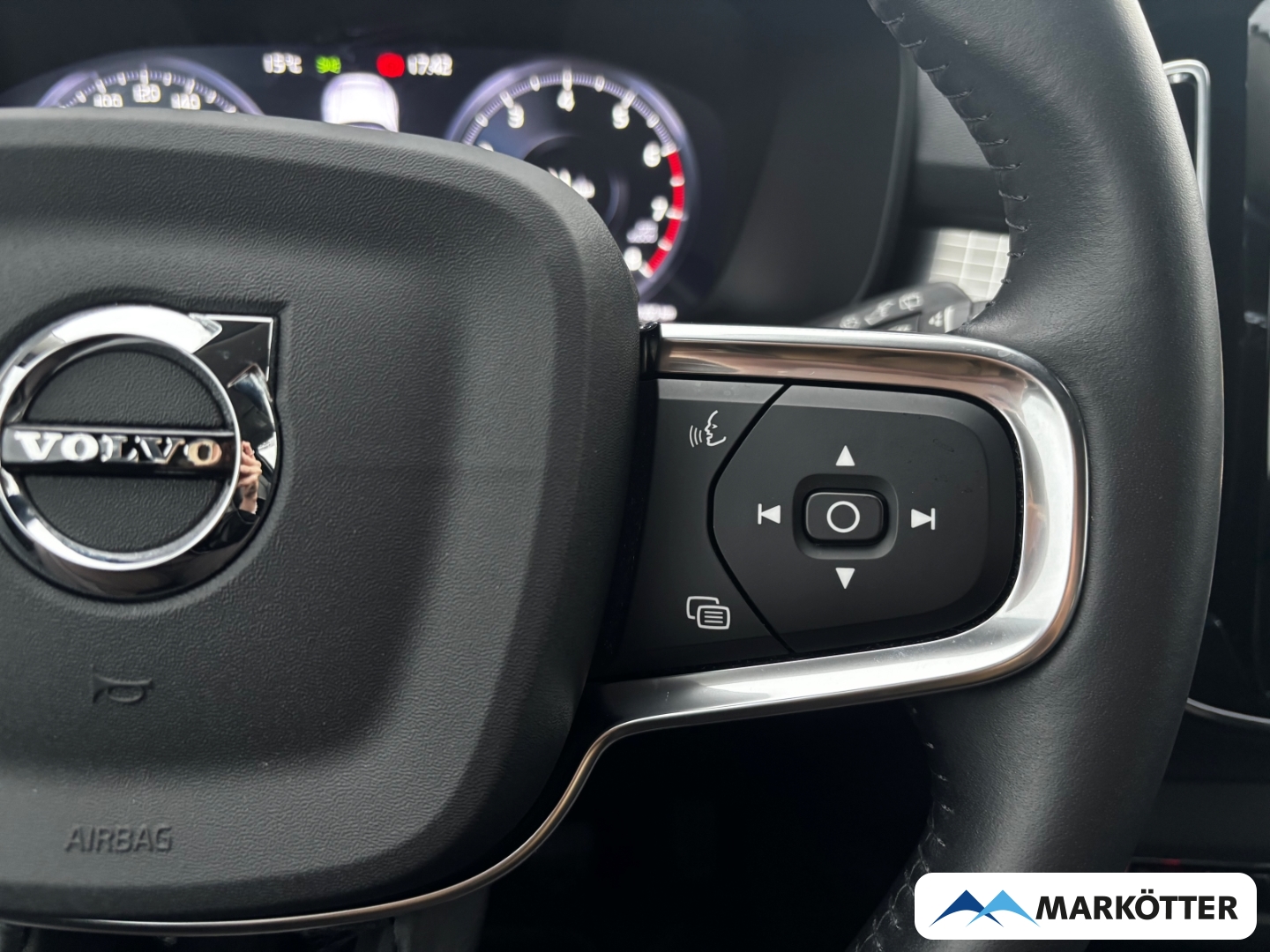 Fahrzeugabbildung Volvo XC40 T3 Momentum Pro CAM/SHZ/LKHZ/TEMP/CRPLY