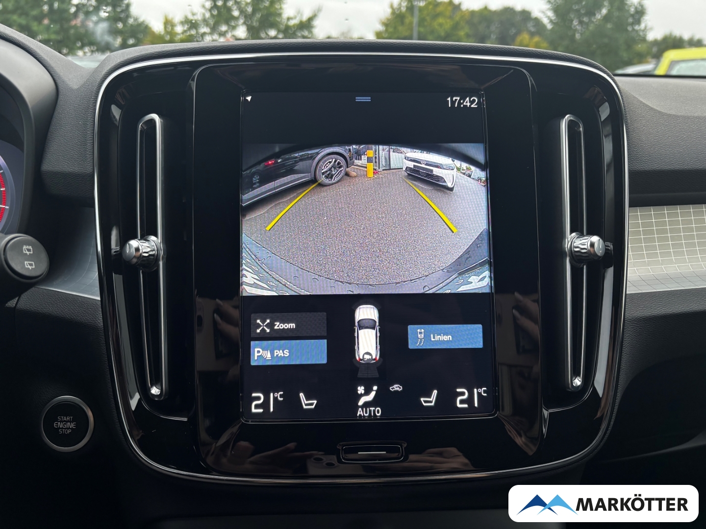 Fahrzeugabbildung Volvo XC40 T3 Momentum Pro CAM/SHZ/LKHZ/TEMP/CRPLY