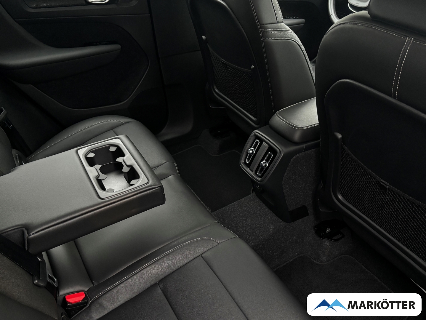 Fahrzeugabbildung Volvo XC40 T3 Momentum Pro CAM/SHZ/LKHZ/TEMP/CRPLY
