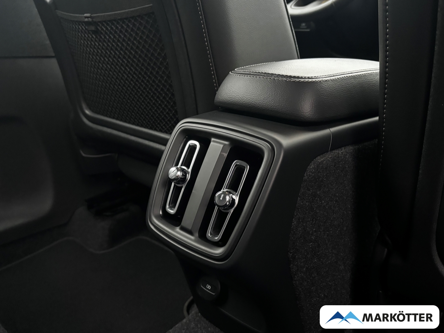 Fahrzeugabbildung Volvo XC40 T3 Momentum Pro CAM/SHZ/LKHZ/TEMP/CRPLY