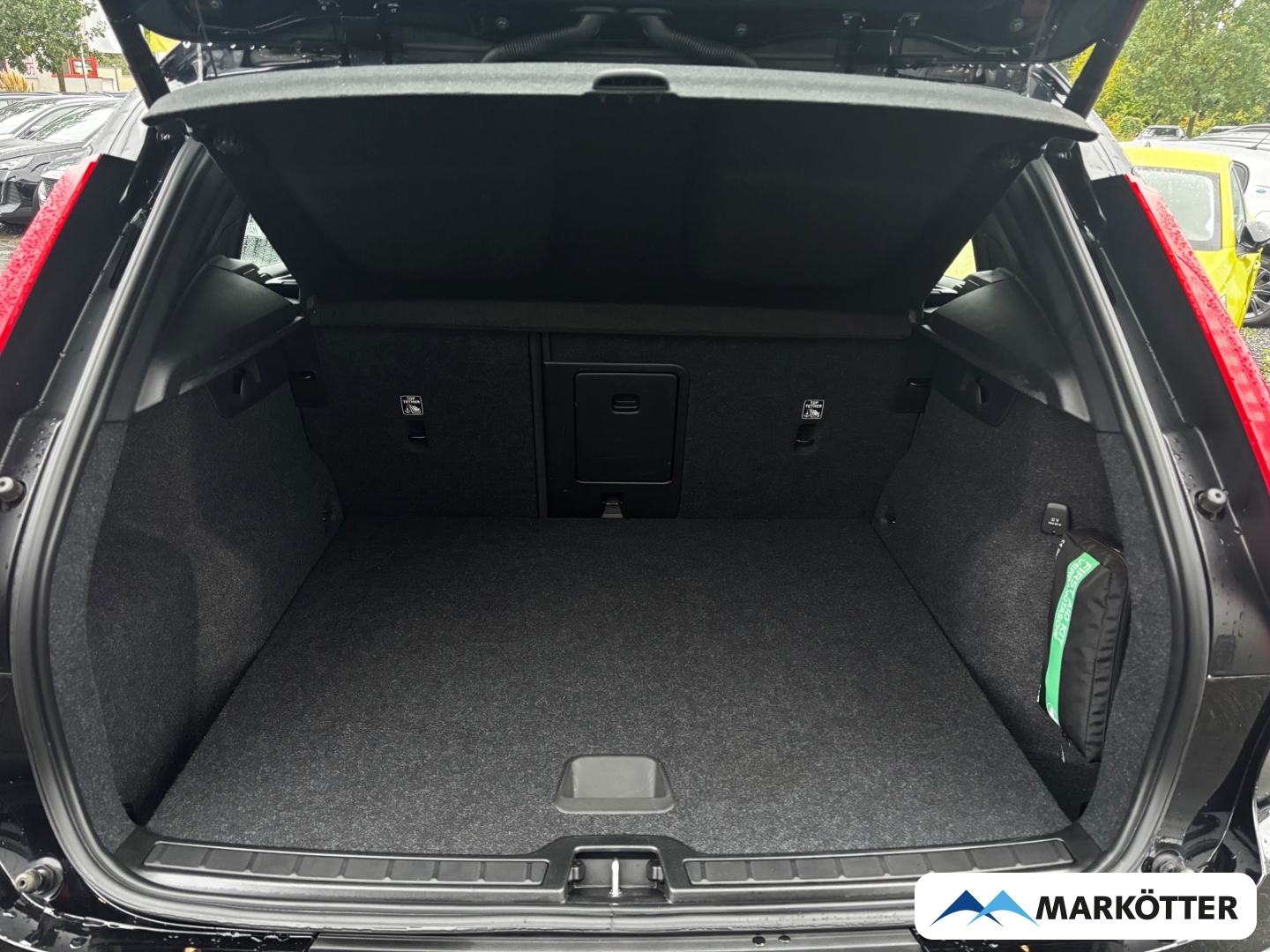 Fahrzeugabbildung Volvo XC40 T3 Momentum Pro CAM/SHZ/LKHZ/TEMP/CRPLY
