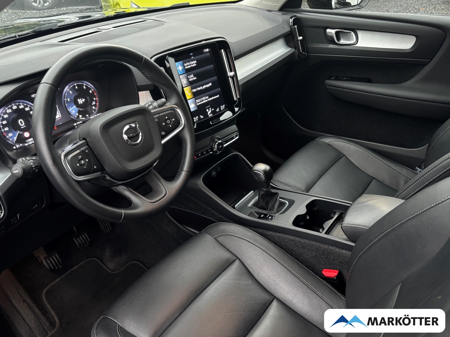 Fahrzeugabbildung Volvo XC40 T3 Momentum Pro CAM/SHZ/LKHZ/TEMP/CRPLY