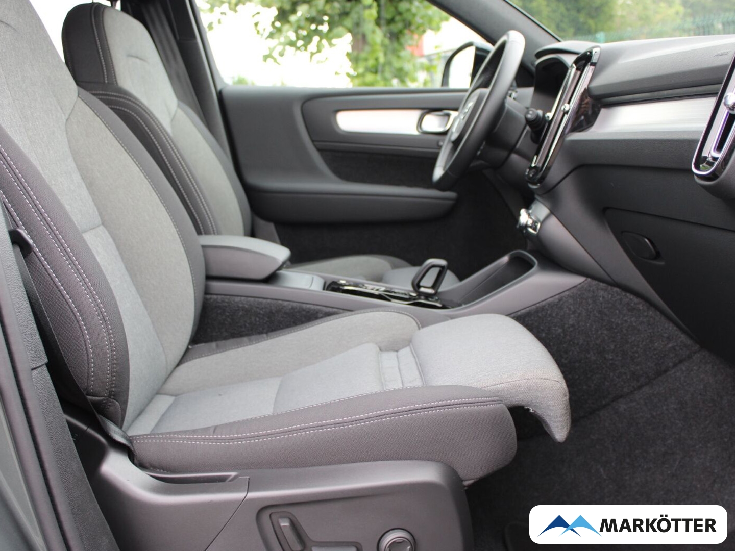 Fahrzeugabbildung Volvo XC40 B4 Plus Dark Pixel-LED/360/H&K/LHZ/FSHZ/19''
