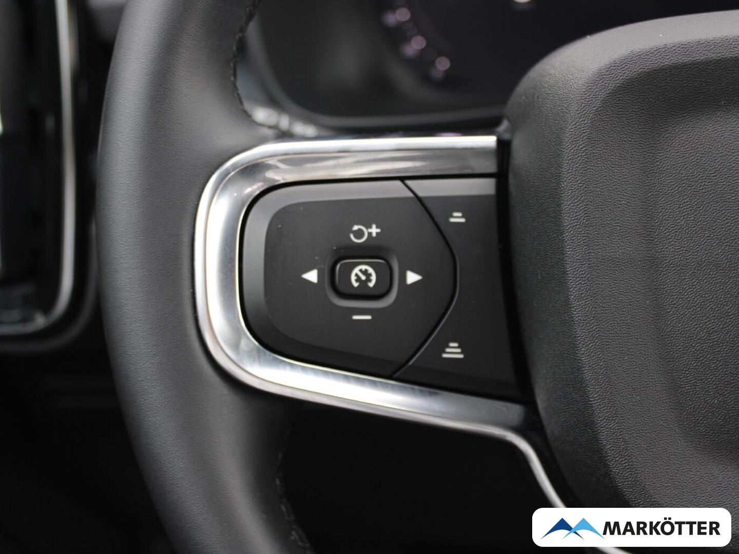 Fahrzeugabbildung Volvo XC40 B4 Plus Dark Pixel-LED/360/H&K/LHZ/FSHZ/19''