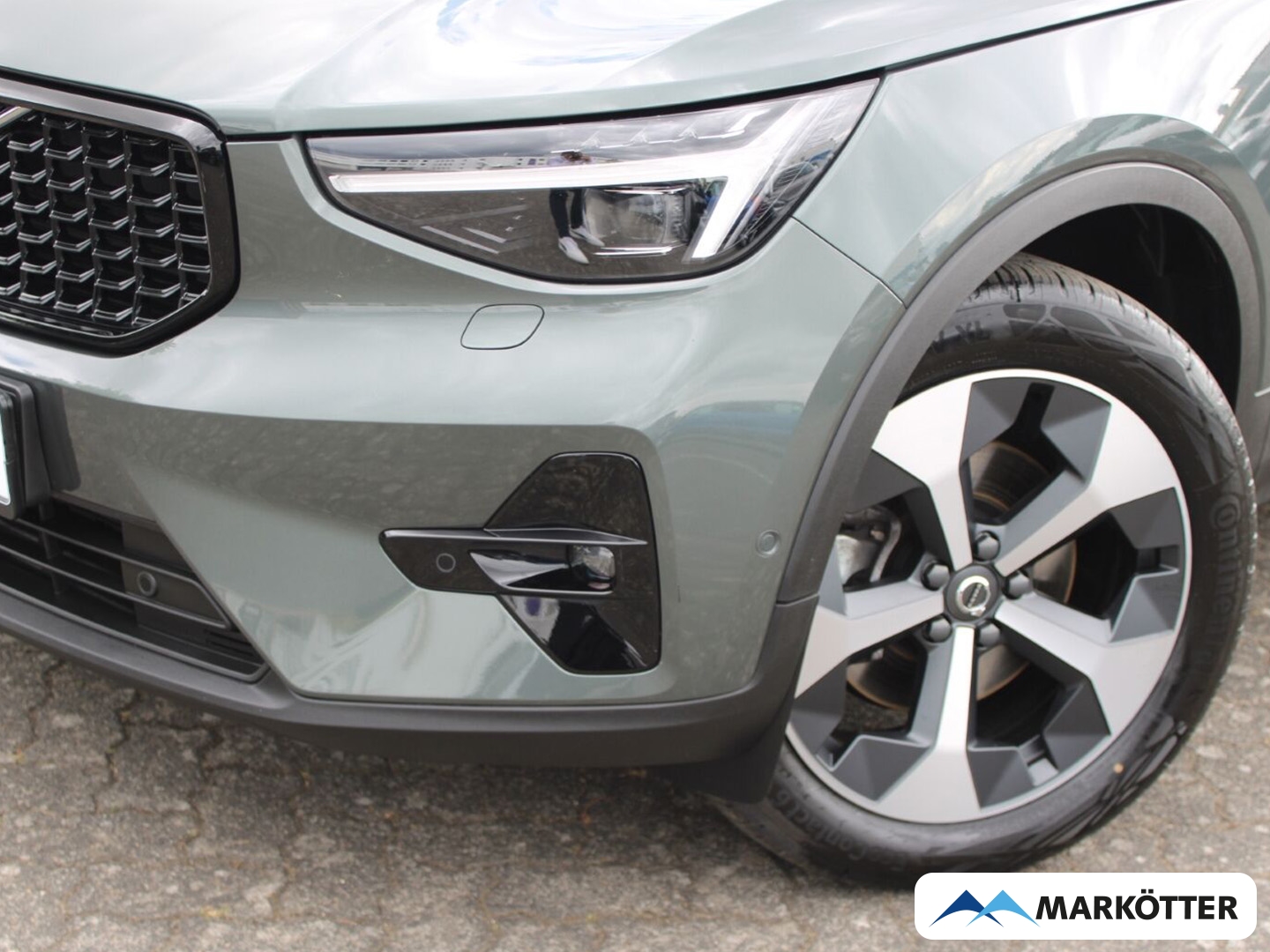 Fahrzeugabbildung Volvo XC40 B4 Plus Dark Pixel-LED/360/H&K/LHZ/FSHZ/19''
