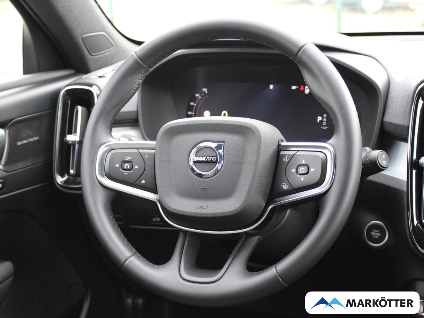 Fahrzeugabbildung Volvo XC40 B4 Plus Dark Pixel-LED/360/H&K/LHZ/FSHZ/19''