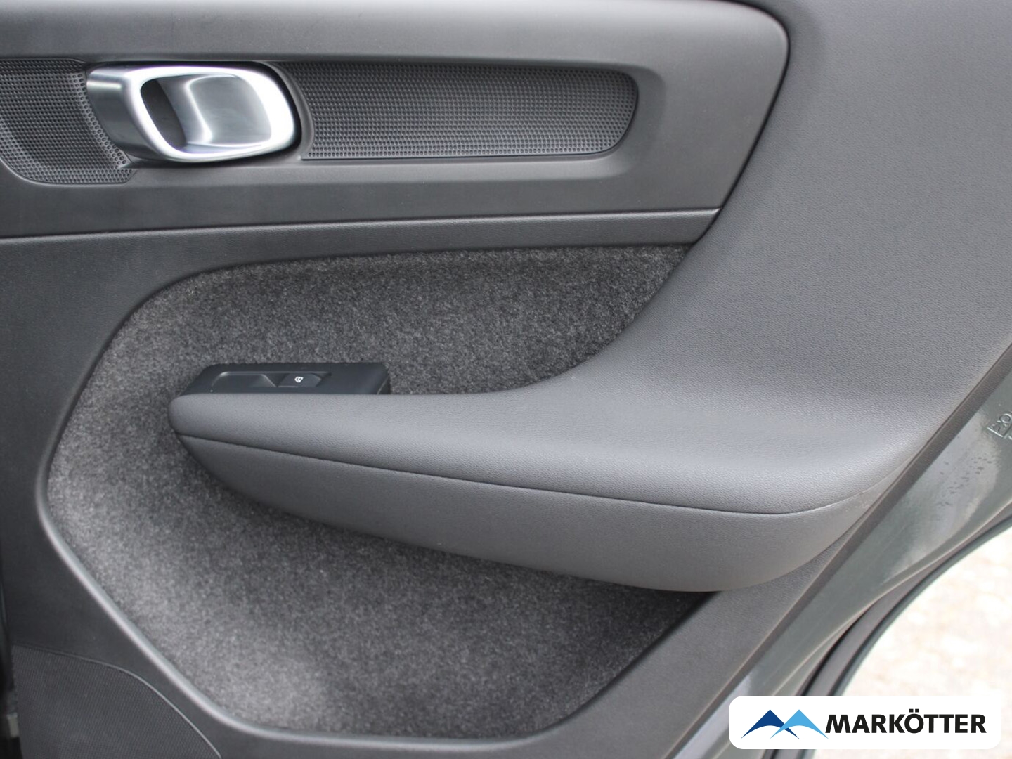 Fahrzeugabbildung Volvo XC40 B4 Plus Dark Pixel-LED/360/H&K/LHZ/FSHZ/19''