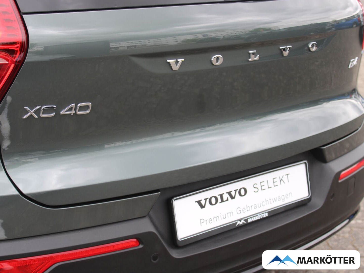 Fahrzeugabbildung Volvo XC40 B4 Plus Dark Pixel-LED/360/H&K/LHZ/FSHZ/19''