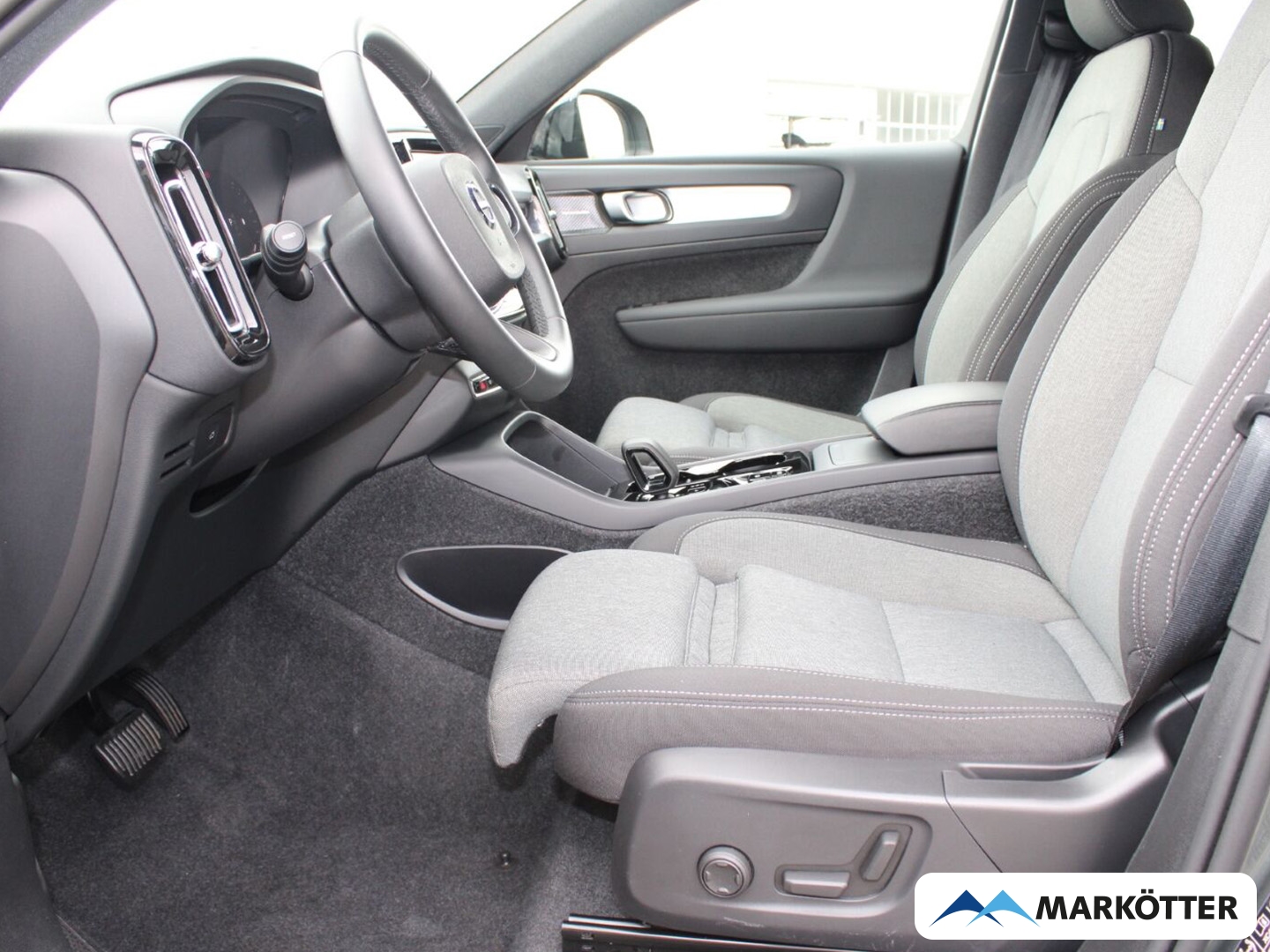 Fahrzeugabbildung Volvo XC40 B4 Plus Dark Pixel-LED/360/H&K/LHZ/FSHZ/19''