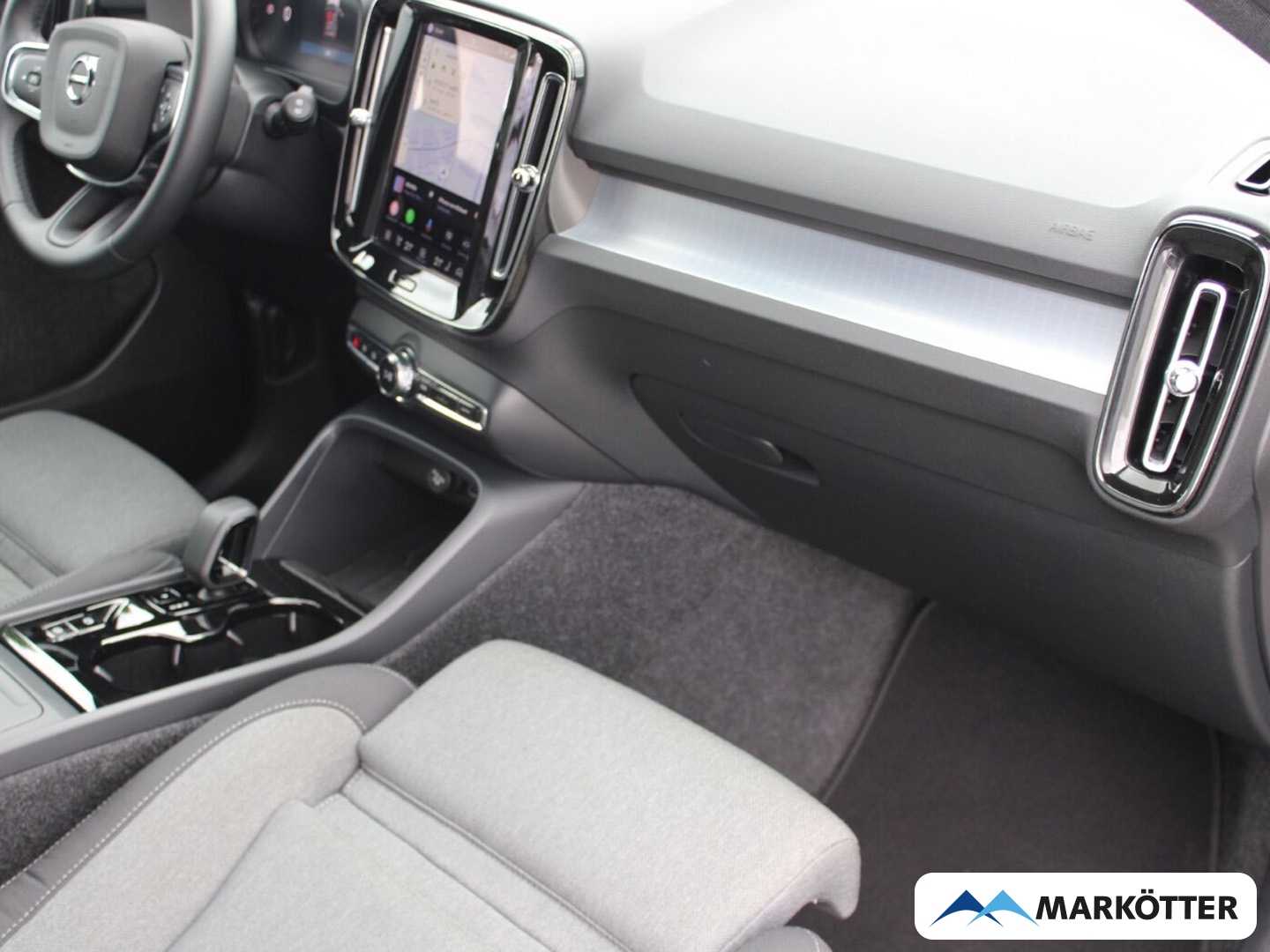 Fahrzeugabbildung Volvo XC40 B4 Plus Dark Pixel-LED/360/H&K/LHZ/FSHZ/19''