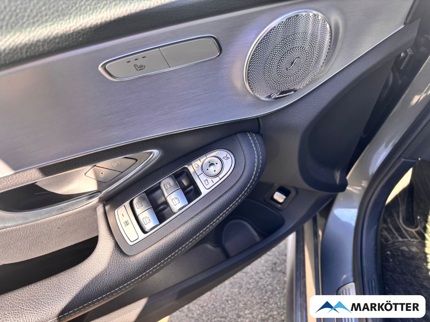 Fahrzeugabbildung Mercedes-Benz C 300 T AMG Line ACC/AHK/BLIS/NAVI/PANO/SHZ