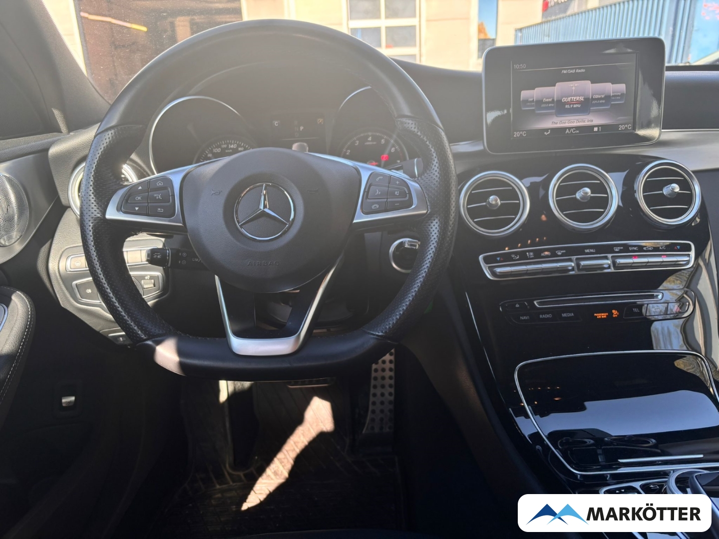 Fahrzeugabbildung Mercedes-Benz C 300 T AMG Line ACC/AHK/BLIS/NAVI/PANO/SHZ