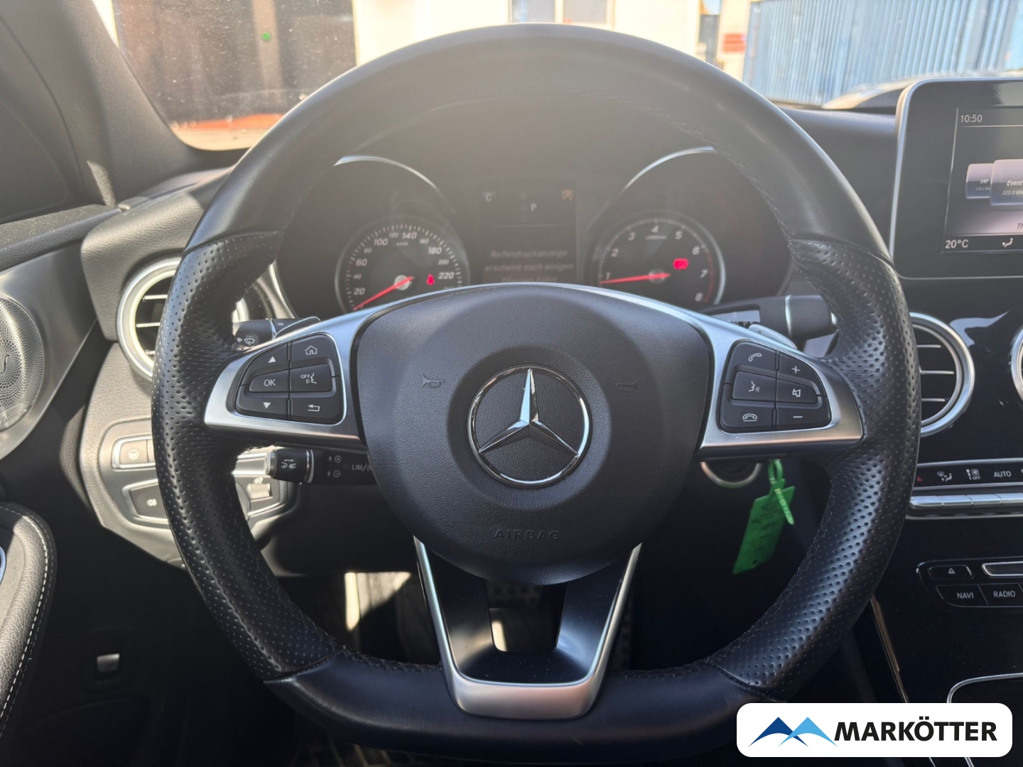 Fahrzeugabbildung Mercedes-Benz C 300 T AMG Line ACC/AHK/BLIS/NAVI/PANO/SHZ