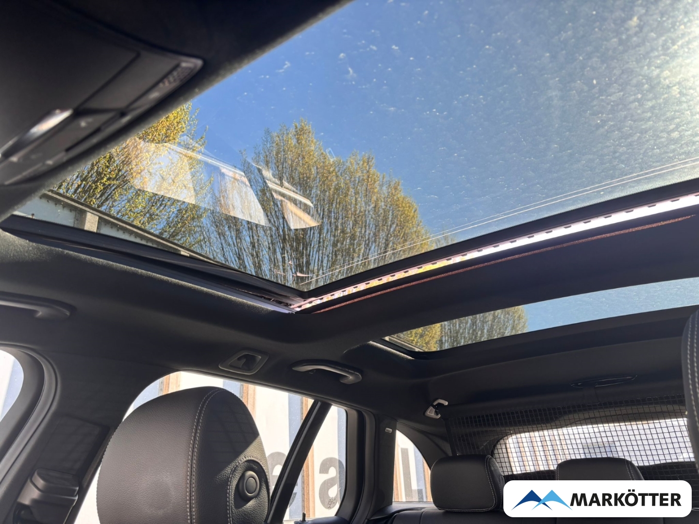 Fahrzeugabbildung Mercedes-Benz C 300 T AMG Line ACC/AHK/BLIS/NAVI/PANO/SHZ