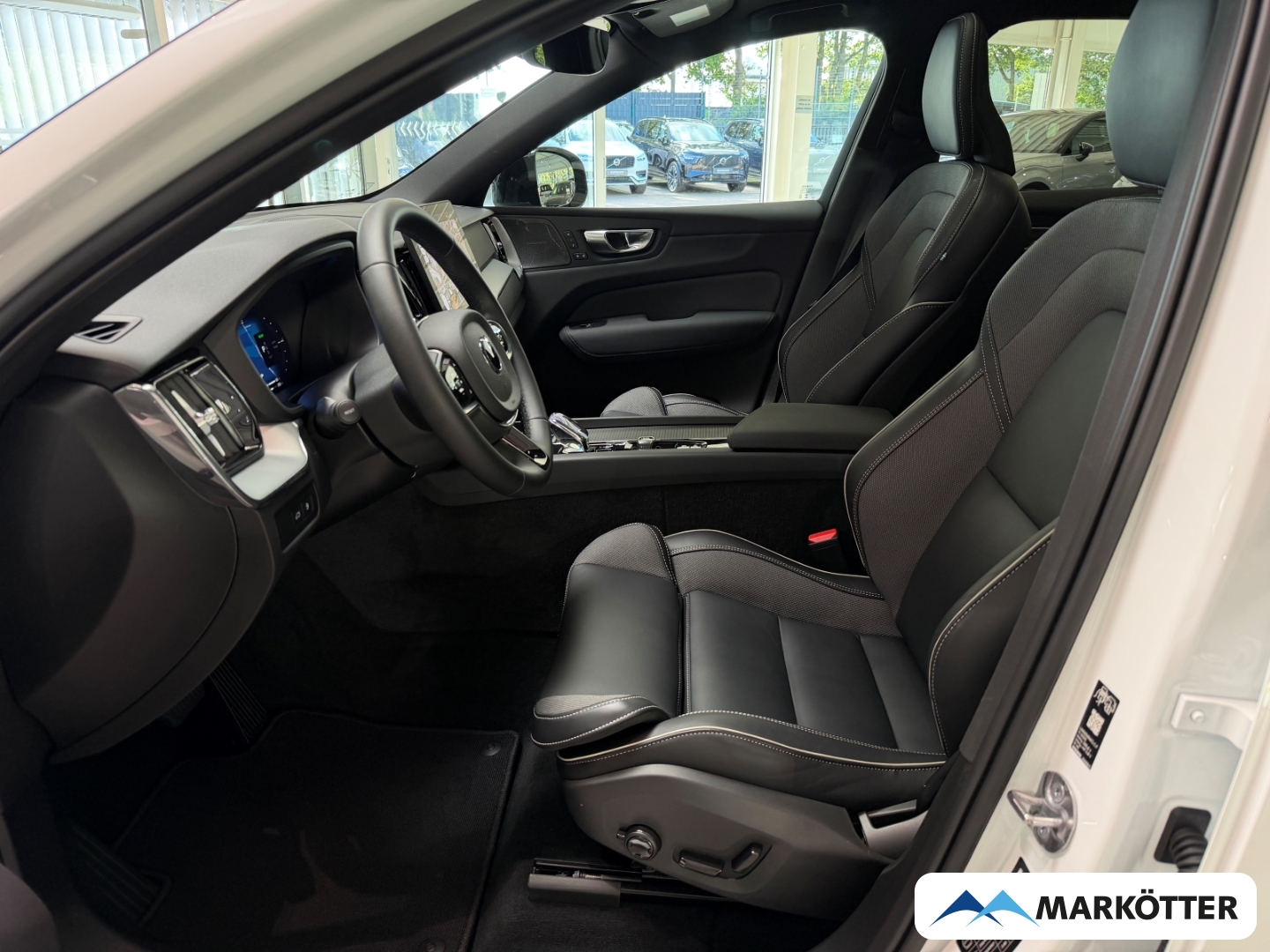 Fahrzeugabbildung Volvo XC60 T6 AWD Recharge Plus Black Edition HUD/360CAM/PANO