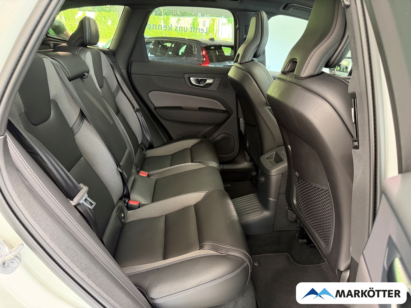 Fahrzeugabbildung Volvo XC60 T6 AWD Recharge Plus Black Edition HUD/360CAM/PANO