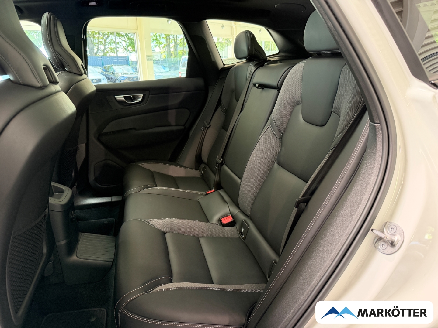 Fahrzeugabbildung Volvo XC60 T6 AWD Recharge Plus Black Edition HUD/360CAM/PANO