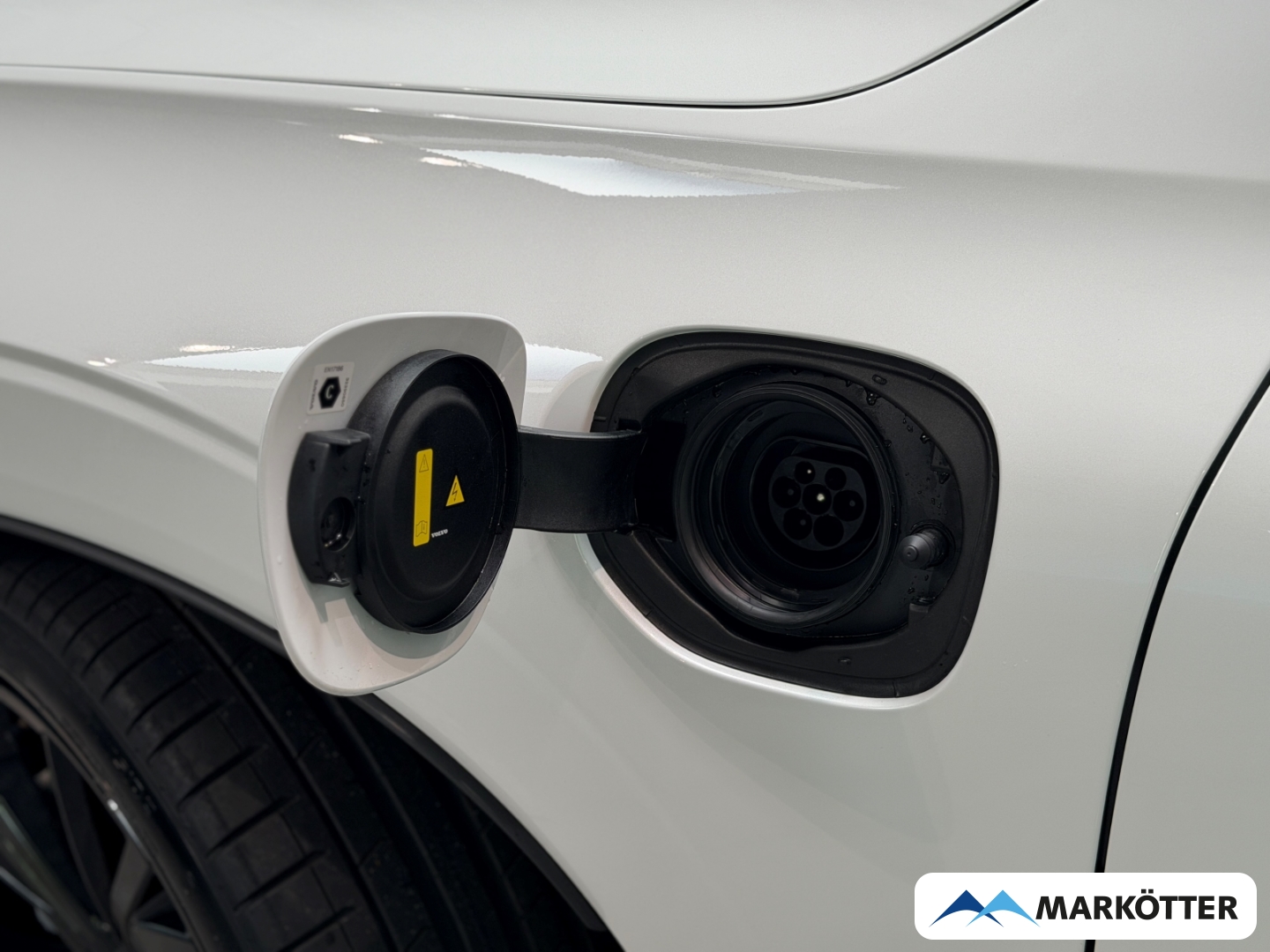 Fahrzeugabbildung Volvo XC60 T6 AWD Recharge Plus Black Edition HUD/360CAM/PANO