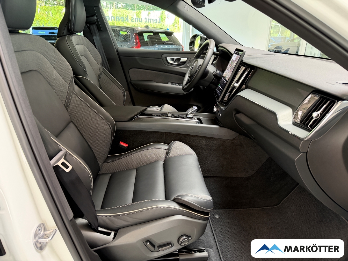 Fahrzeugabbildung Volvo XC60 T6 AWD Recharge Plus Black Edition HUD/360CAM/PANO