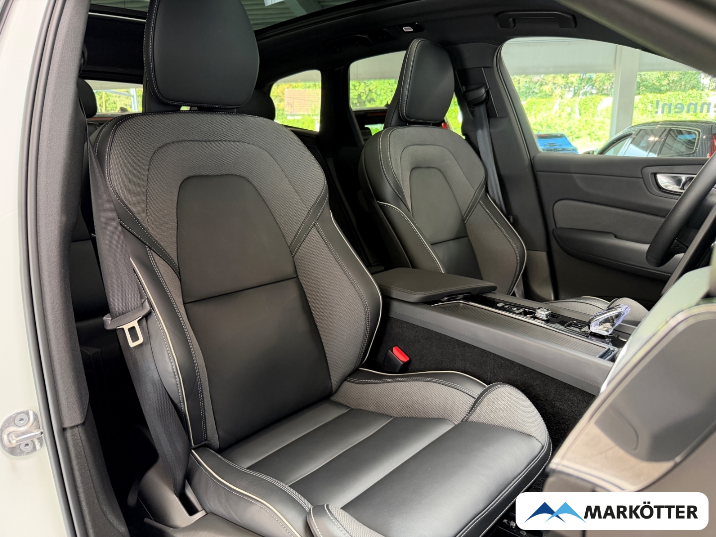 Fahrzeugabbildung Volvo XC60 T6 AWD Recharge Plus Black Edition HUD/360CAM/PANO