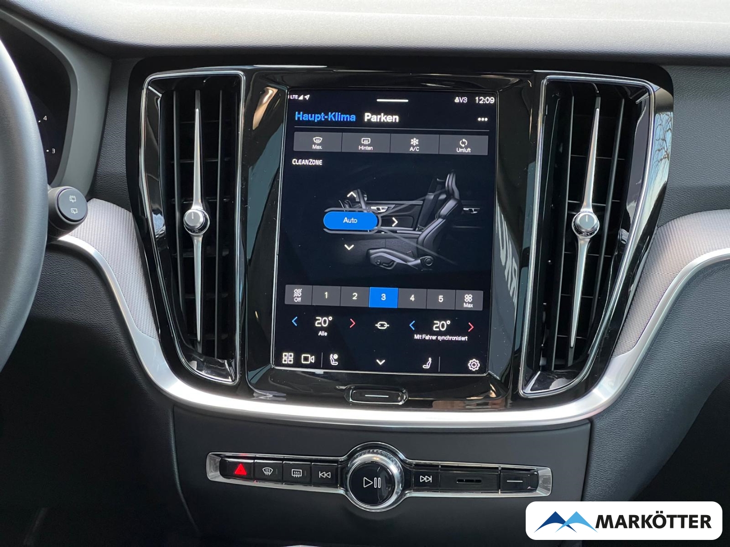 Fahrzeugabbildung Volvo V60 Cross Country Plus AWD/AHK/ACC/BLIS/PANO/SH