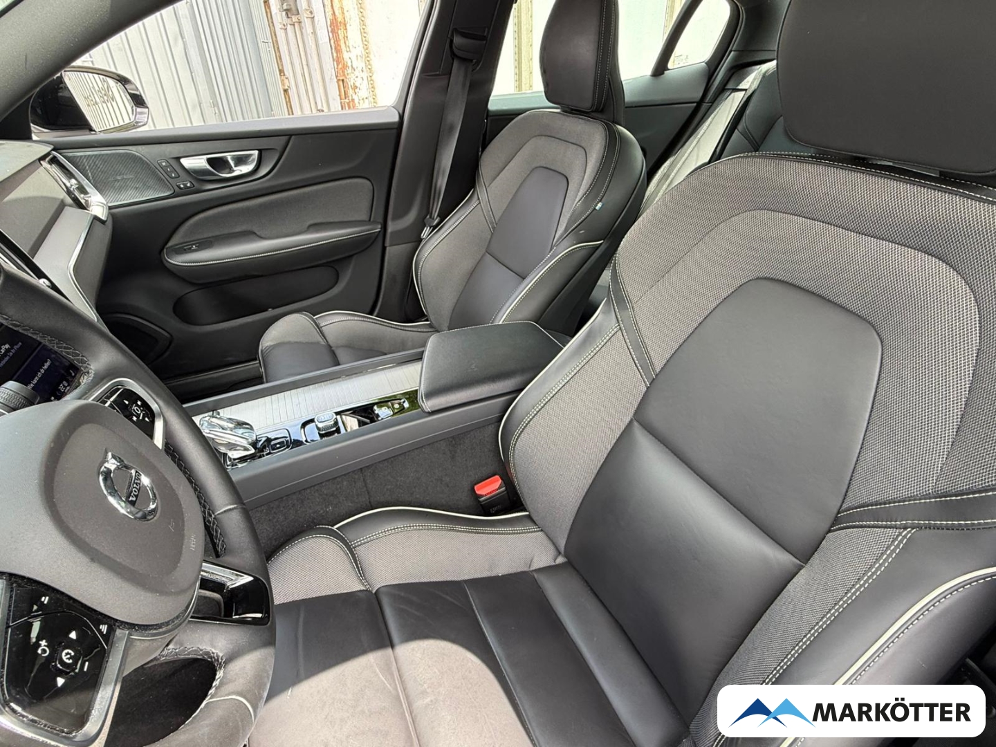Fahrzeugabbildung Volvo S60 B4 Plus Dark ACC/360°/STHZ/LHZ/H&K/PANO