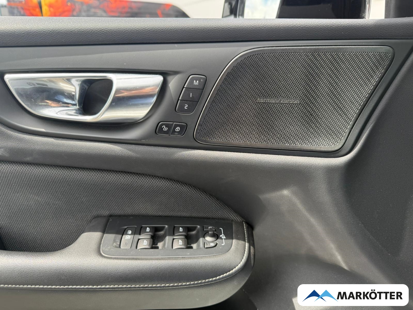 Fahrzeugabbildung Volvo S60 B4 Plus Dark ACC/360°/STHZ/LHZ/H&K/PANO