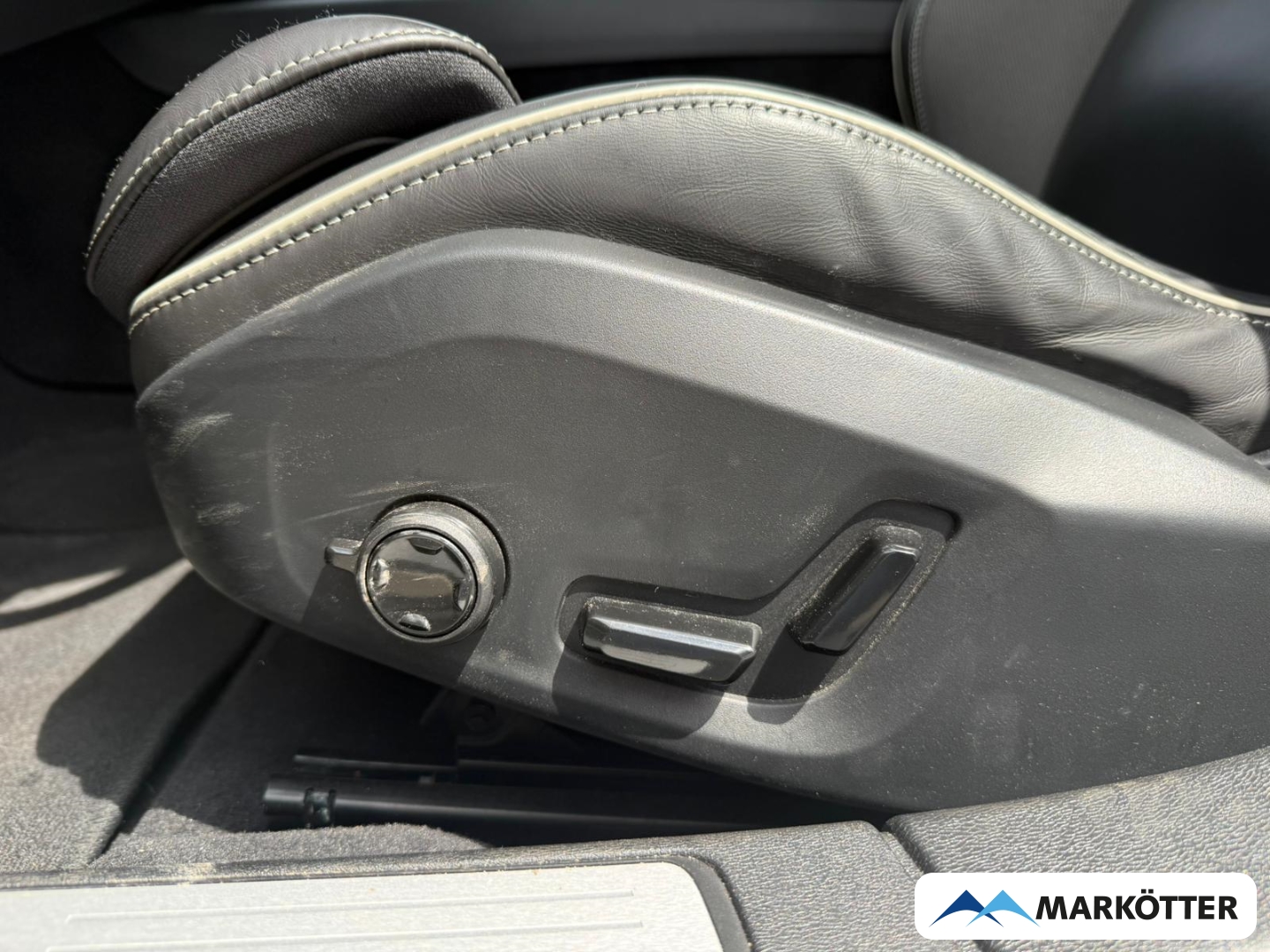 Fahrzeugabbildung Volvo S60 B4 Plus Dark ACC/360°/STHZ/LHZ/H&K/PANO