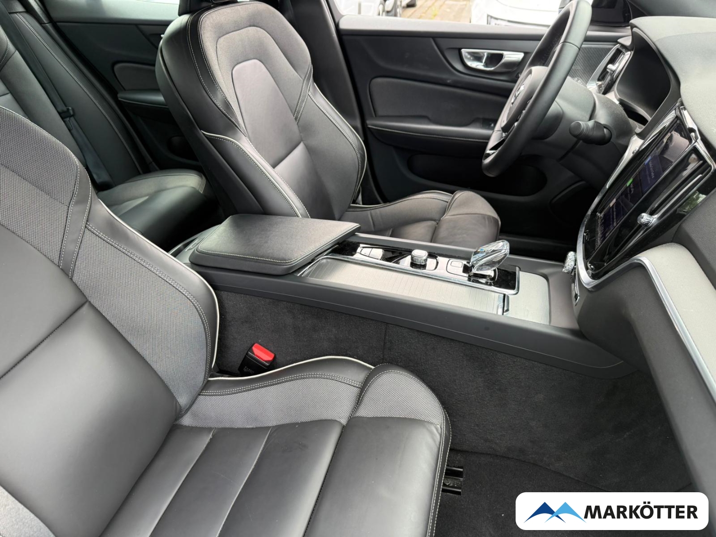 Fahrzeugabbildung Volvo S60 B4 Plus Dark ACC/360°/STHZ/LHZ/H&K/PANO