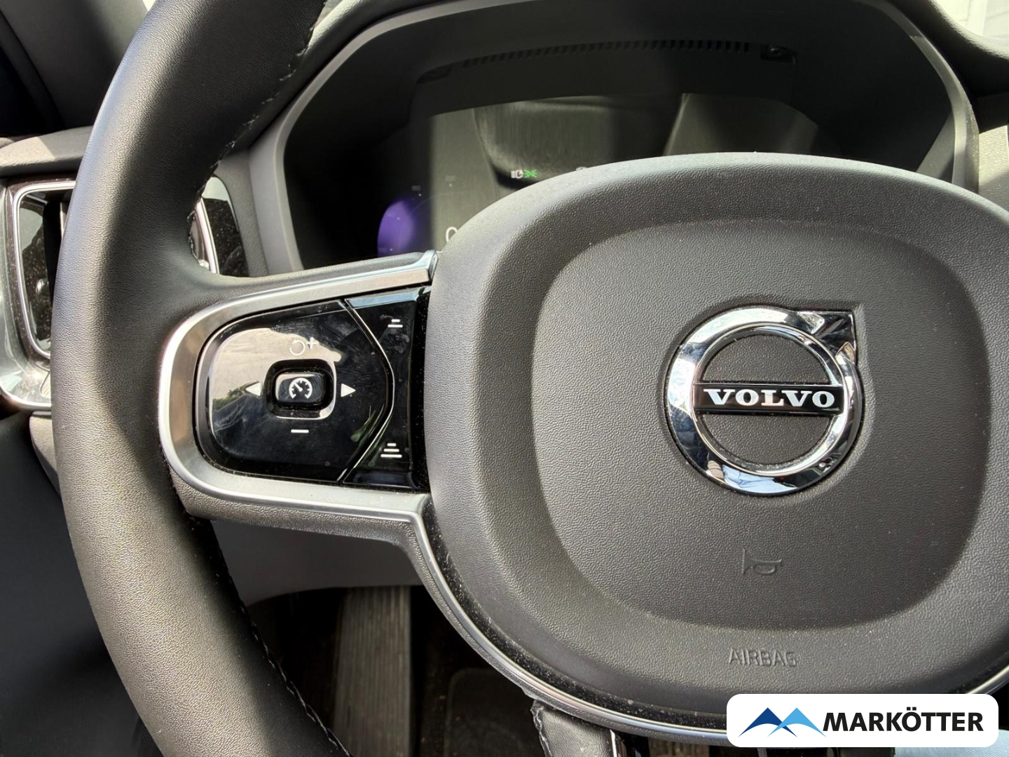 Fahrzeugabbildung Volvo S60 B4 Plus Dark ACC/360°/STHZ/LHZ/H&K/PANO
