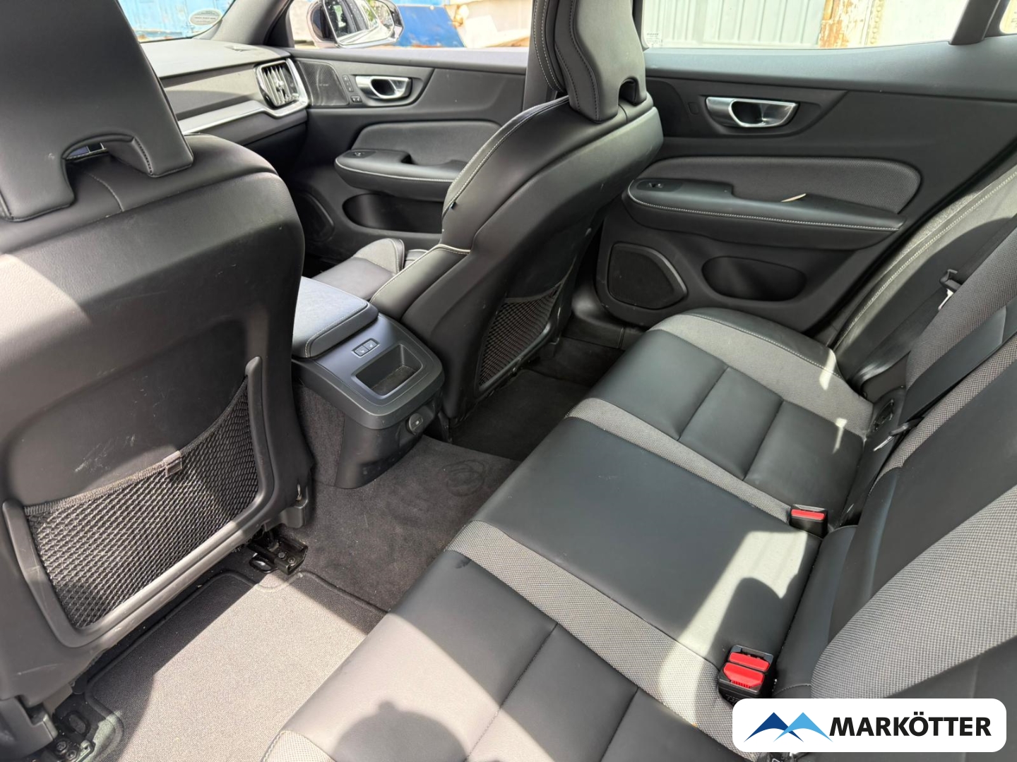 Fahrzeugabbildung Volvo S60 B4 Plus Dark ACC/360°/STHZ/LHZ/H&K/PANO