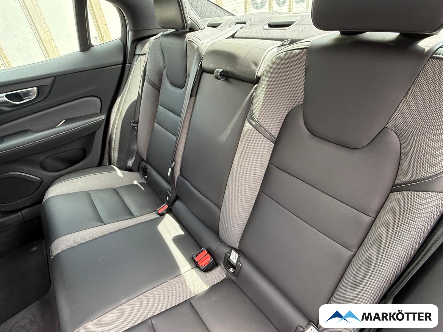 Fahrzeugabbildung Volvo S60 B4 Plus Dark ACC/360°/STHZ/LHZ/H&K/PANO