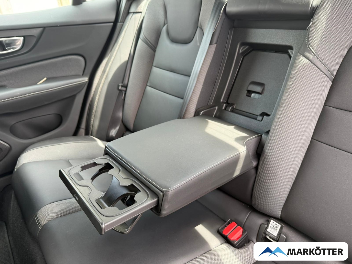 Fahrzeugabbildung Volvo S60 B4 Plus Dark ACC/360°/STHZ/LHZ/H&K/PANO