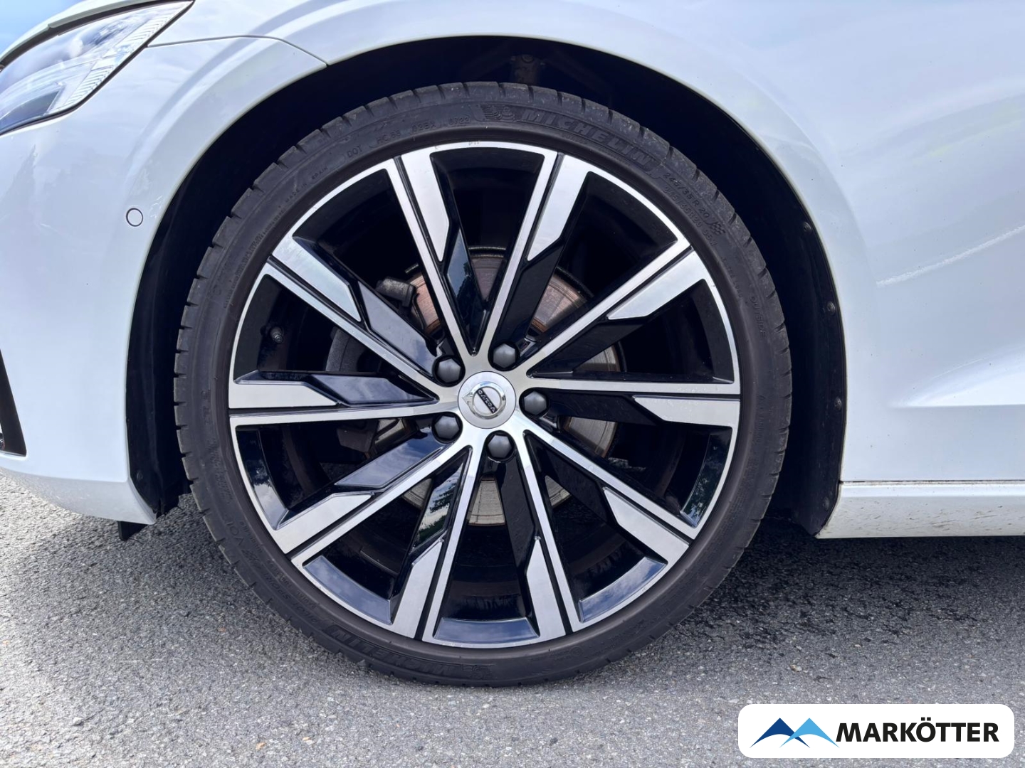 Fahrzeugabbildung Volvo S60 B4 Plus Dark ACC/360°/STHZ/LHZ/H&K/PANO