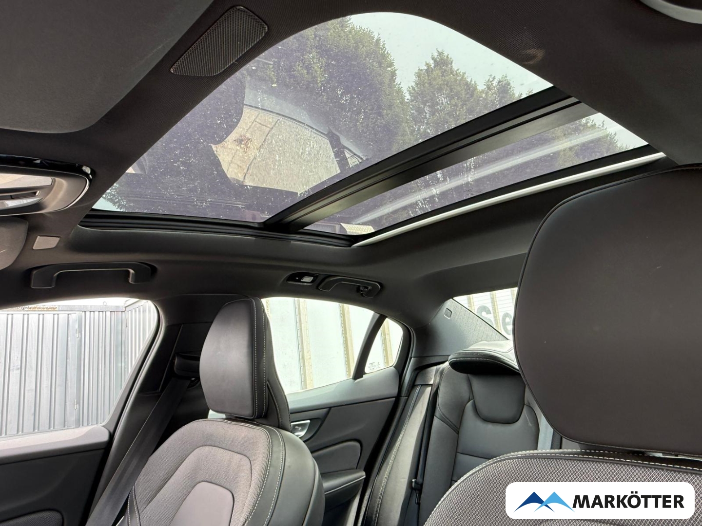 Fahrzeugabbildung Volvo S60 B4 Plus Dark ACC/360°/STHZ/LHZ/H&K/PANO