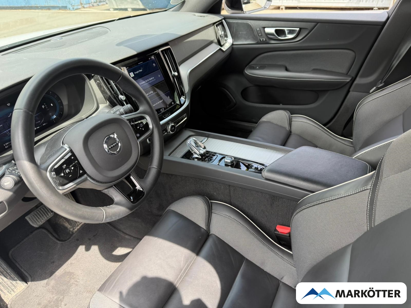 Fahrzeugabbildung Volvo S60 B4 Plus Dark ACC/360°/STHZ/LHZ/H&K/PANO