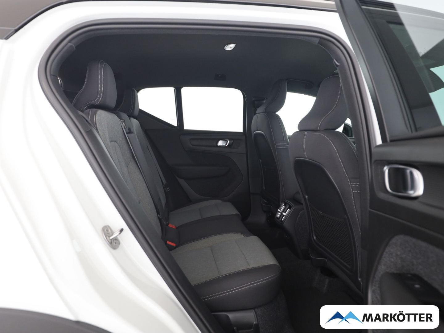 Fahrzeugabbildung Volvo XC40 B3 Plus Black Edition/Keyless/H&K/SHZ+LHZ