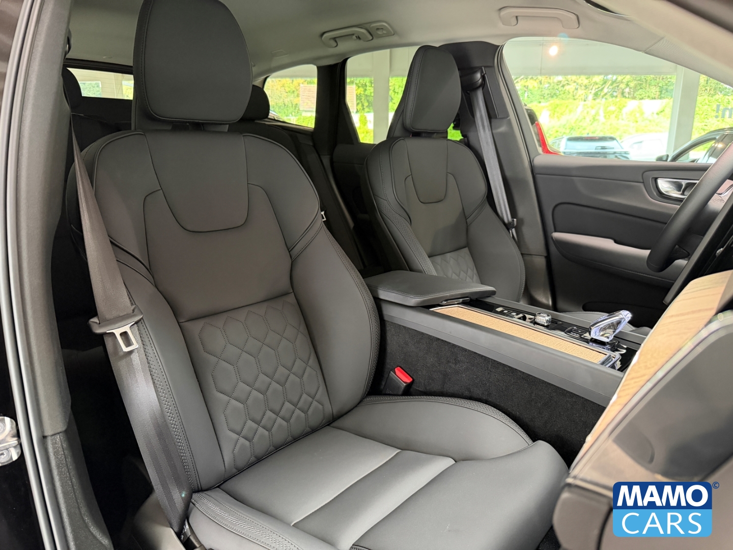 Fahrzeugabbildung Volvo XC60 T8 Plus Bright AWD ACC/BLIS/FSH/CAM