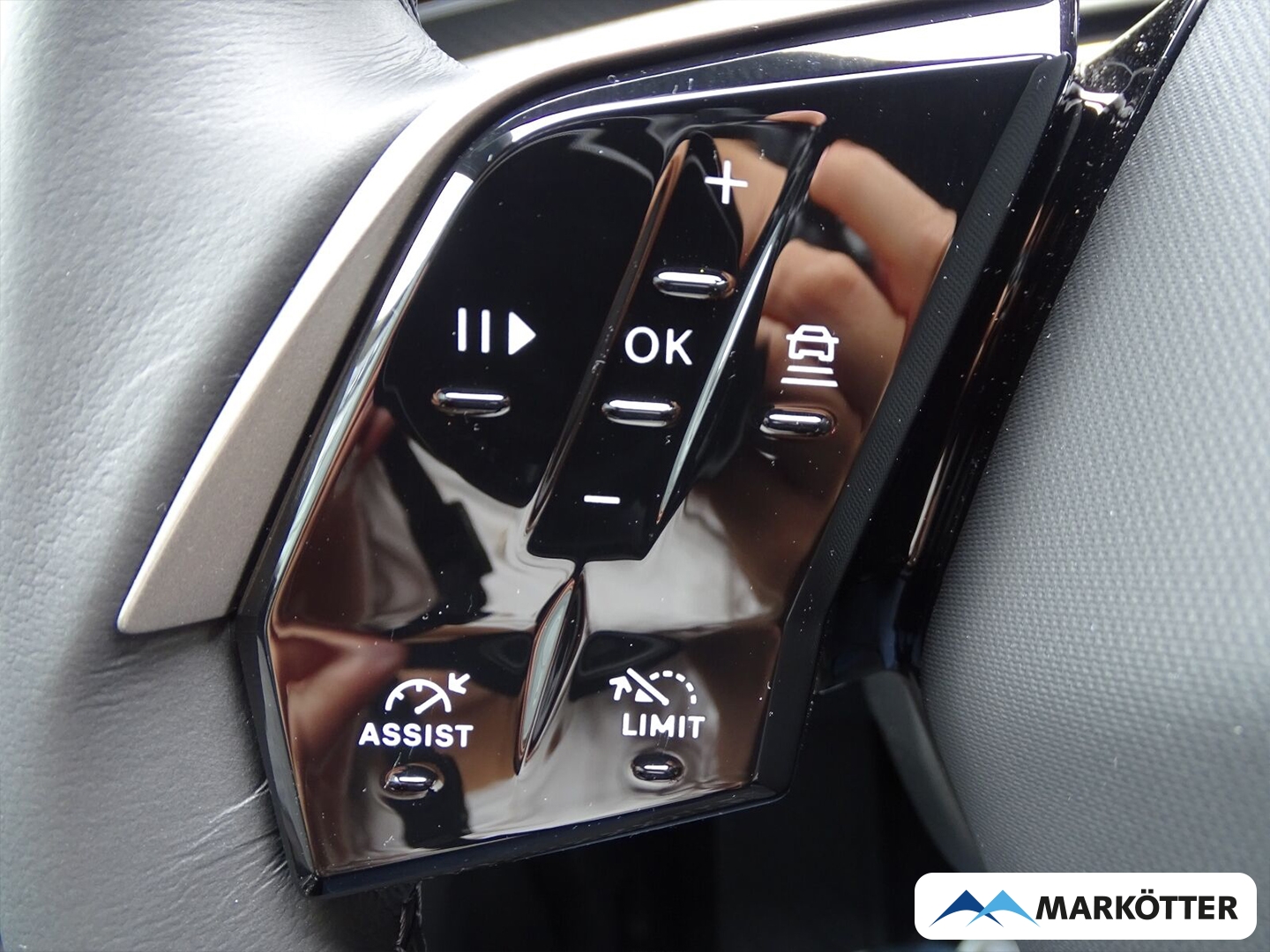 Fahrzeugabbildung Peugeot 5008 Hybrid 145 Allure Business Hybrid Anhängerkupplung+Allwetterreifen