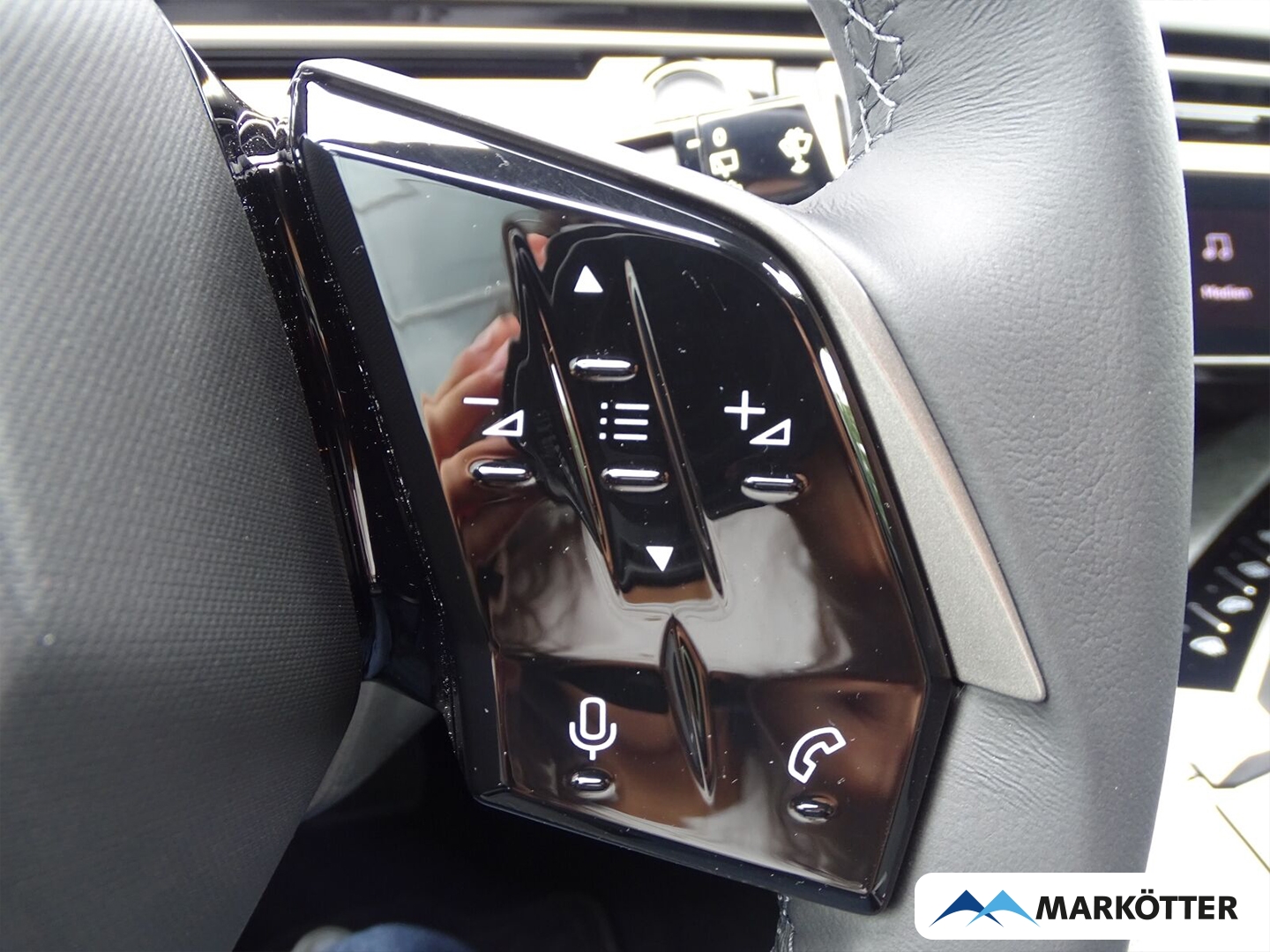 Fahrzeugabbildung Peugeot 5008 Hybrid 145 Allure Business Hybrid Anhängerkupplung+Allwetterreifen