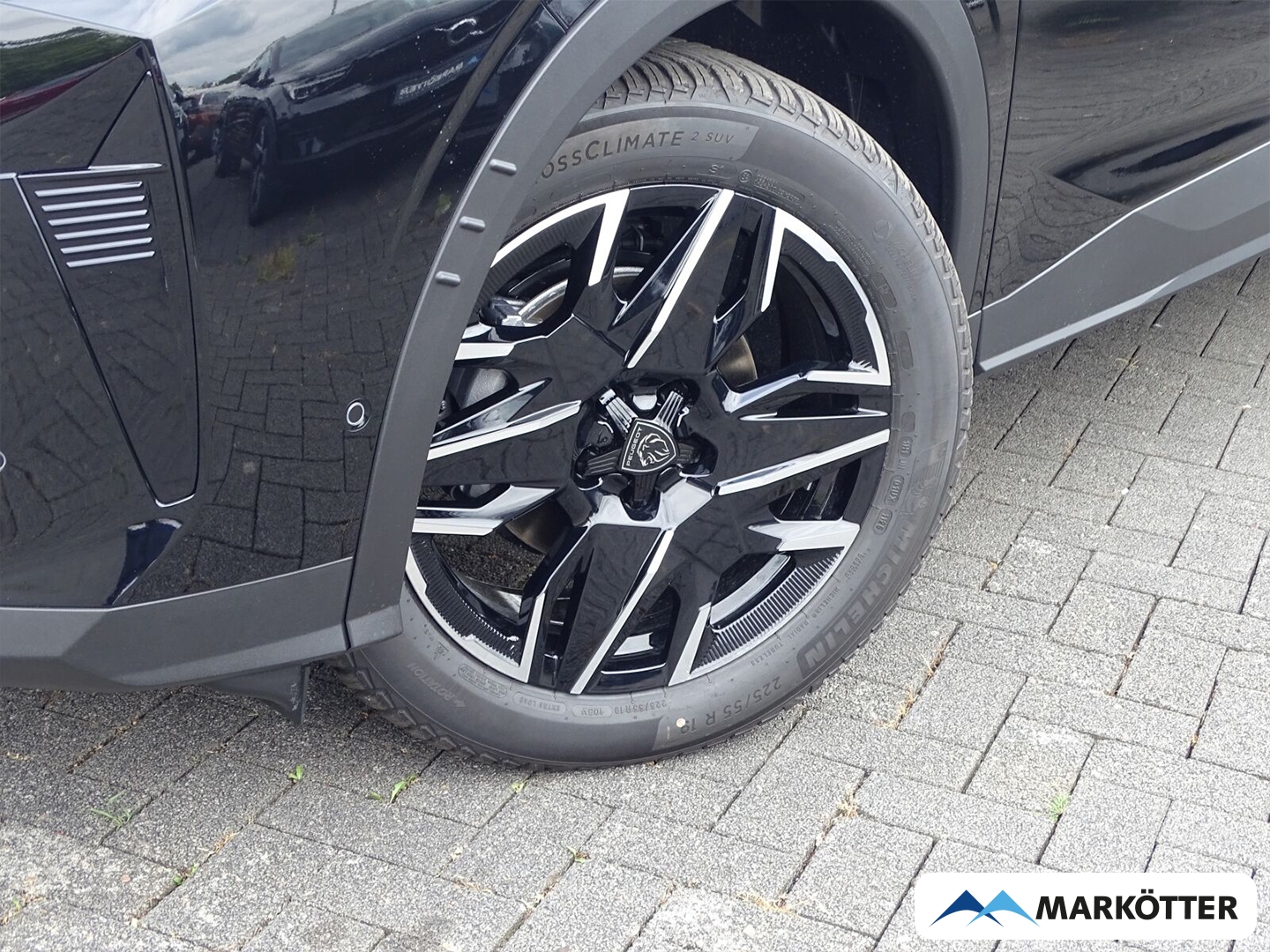 Fahrzeugabbildung Peugeot 5008 Hybrid 145 Allure Business Hybrid Anhängerkupplung+Allwetterreifen