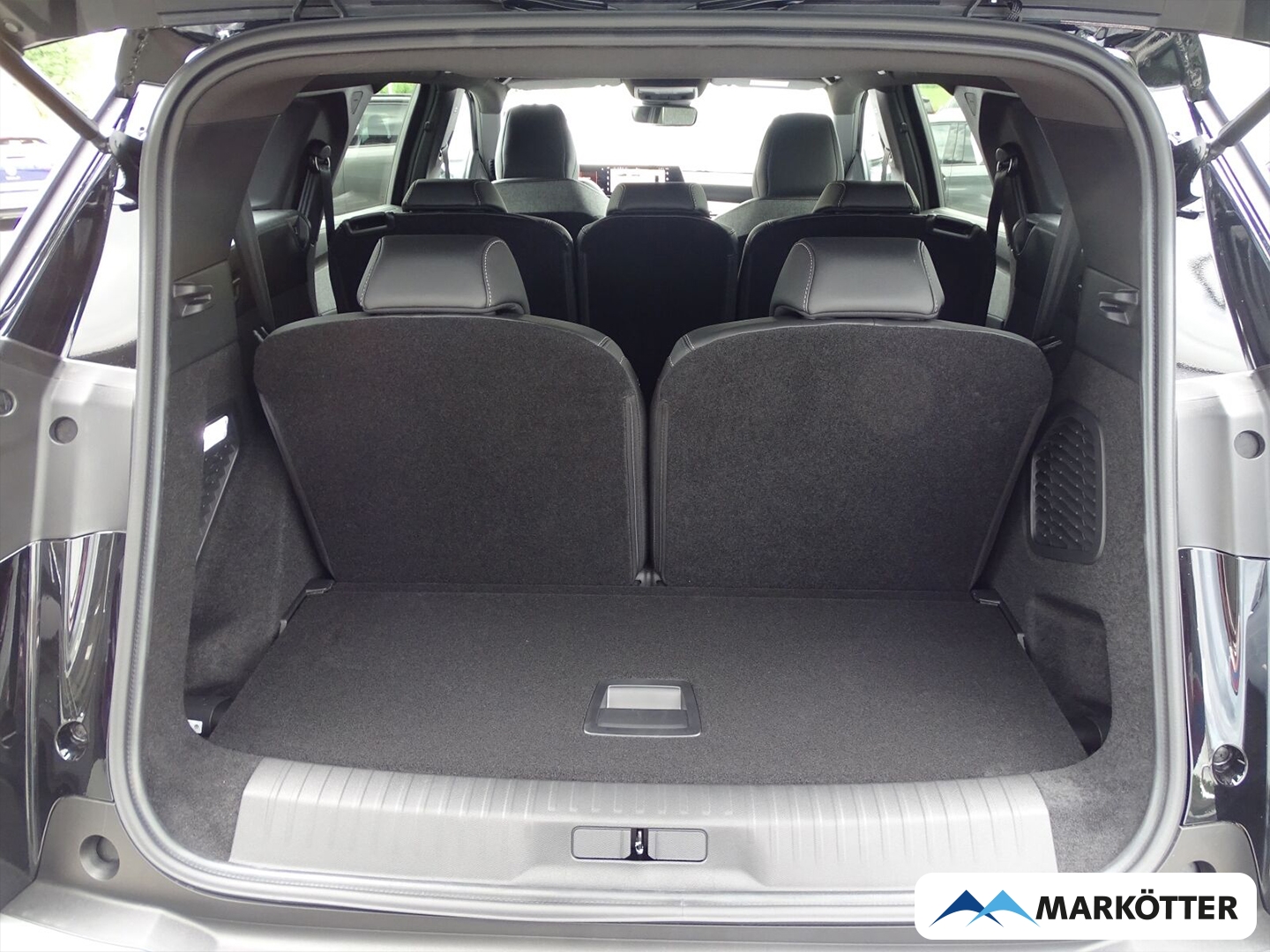 Fahrzeugabbildung Peugeot 5008 Hybrid 145 Allure Business Hybrid Anhängerkupplung+Allwetterreifen