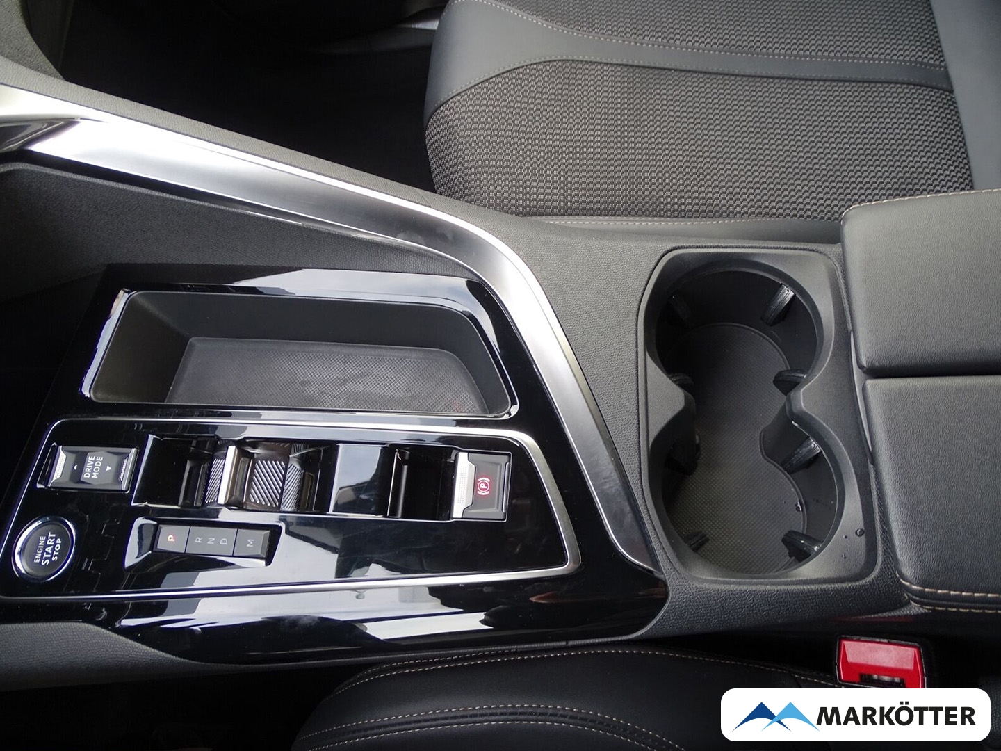 Fahrzeugabbildung Peugeot 3008 Hybrid 136 GT/LED/SHZ/ACC