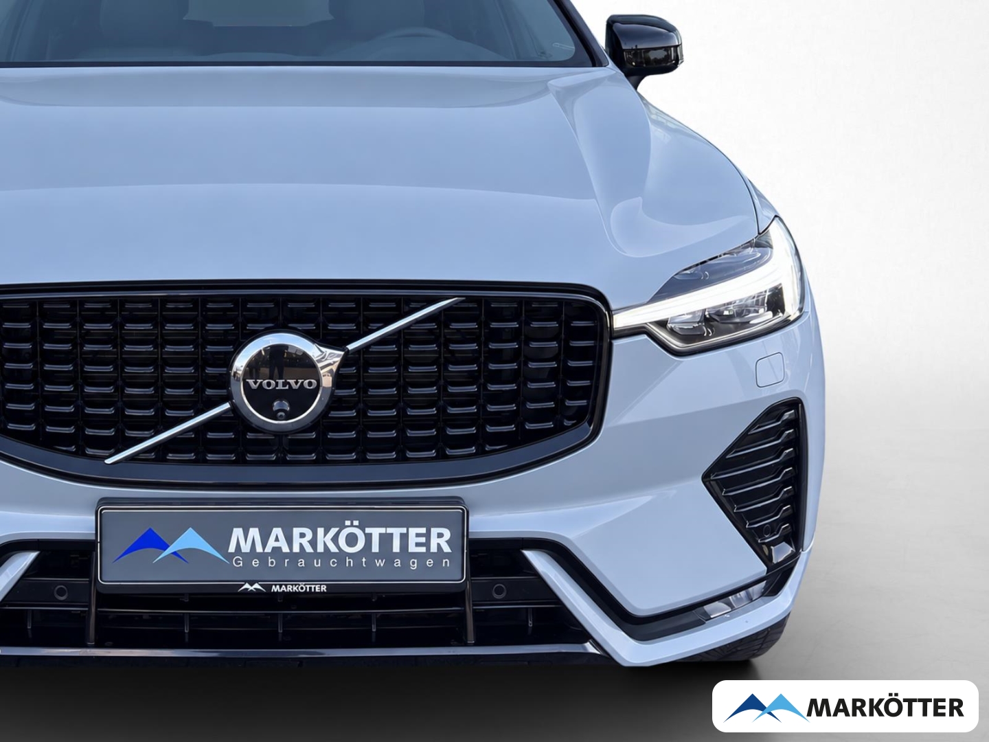 Fahrzeugabbildung Volvo XC60 Plus Dark 2WD B4 Diesel/360°/H&K Sound/AHK