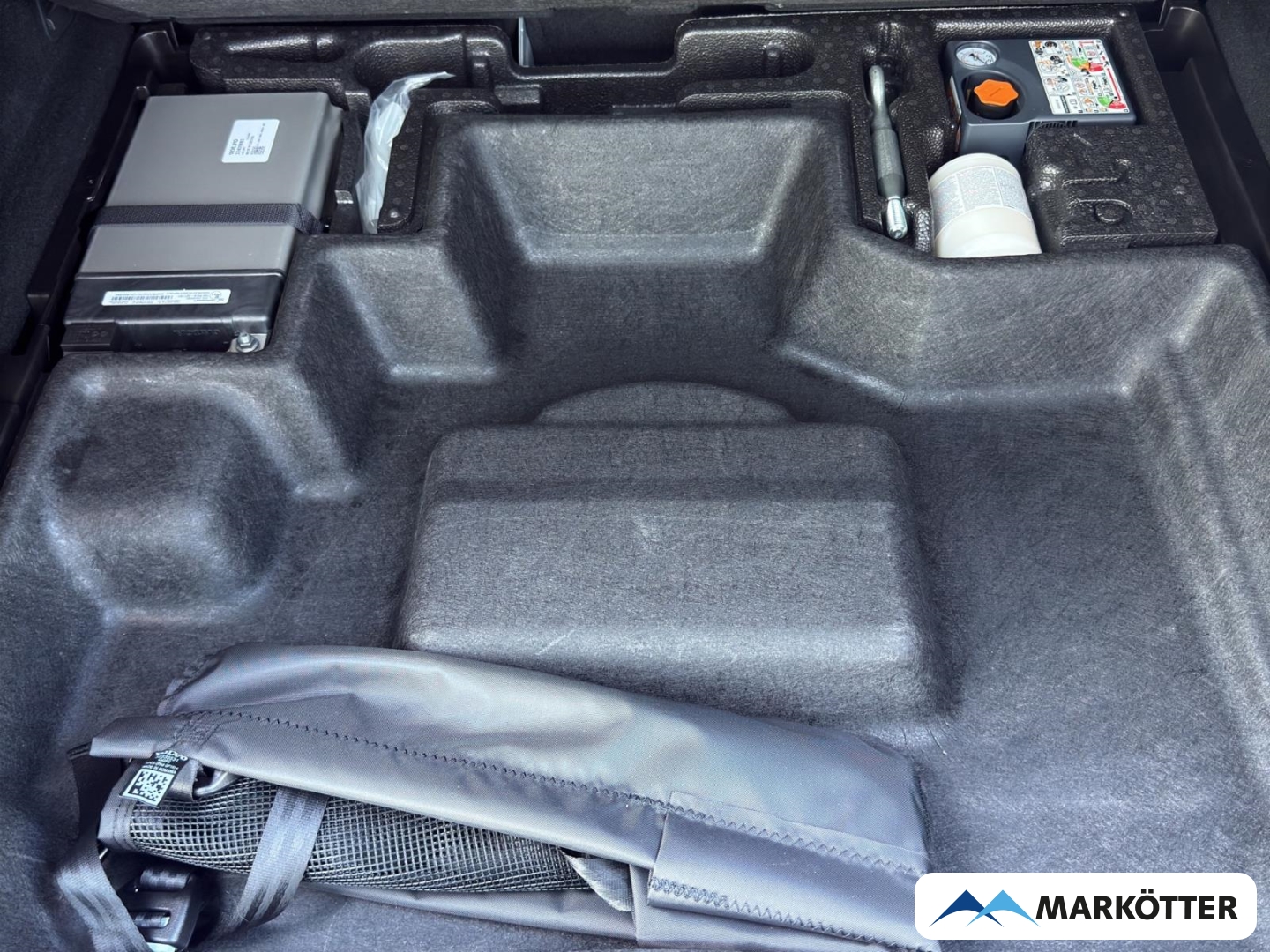 Fahrzeugabbildung Volvo XC60 Plus Dark 2WD B4 Diesel/360°/H&K Sound/AHK