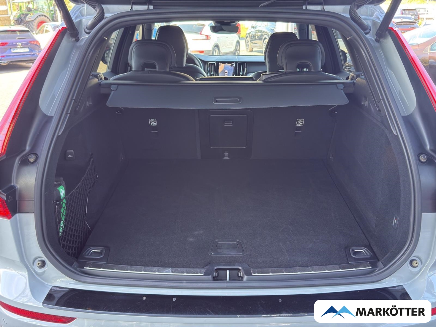 Fahrzeugabbildung Volvo XC60 Plus Dark 2WD B4 Diesel/360°/H&K Sound/AHK