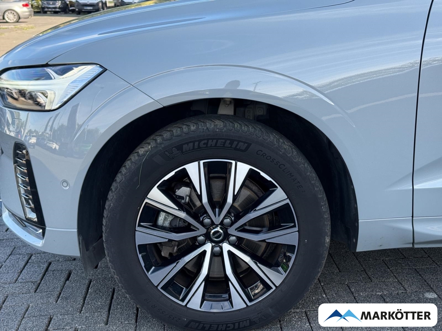 Fahrzeugabbildung Volvo XC60 Plus Dark 2WD B4 Diesel/360°/H&K Sound/AHK